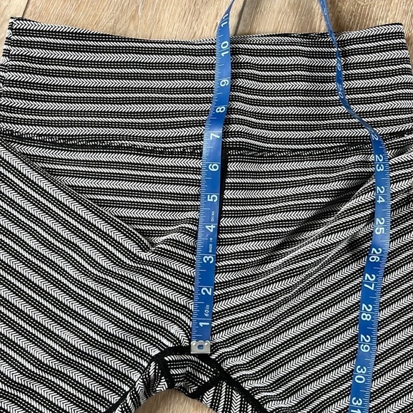 Zyia Active Aztec Adrenaline Black Striped 7/8 Leggings - Picture 11 of 11